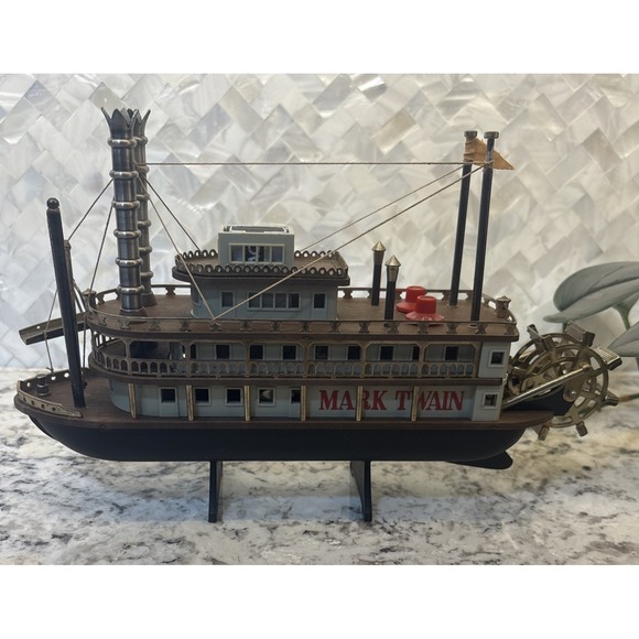 VINTAGE 1960's DISNEYLAND‎ MARK TWAIN RIVERBOAT FIGURAL AM RADIO MODEL STEAMBOAT